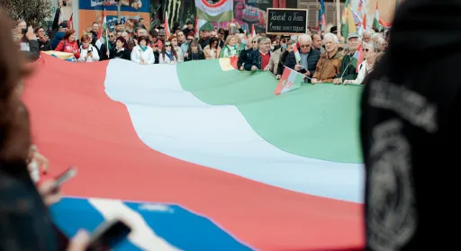 Két oldal, egy ország előnézete