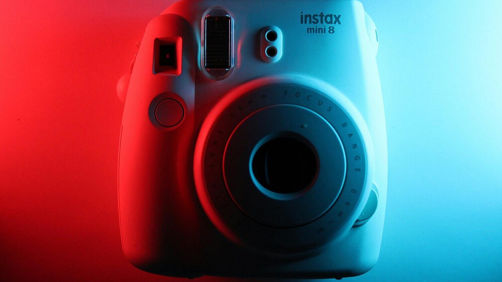Váltás Polaroidról Instax Minire, amikor a nosztalgia túl drága lesz a bulikban