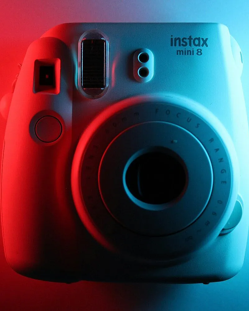 Váltás Polaroidról Instax Minire, amikor a nosztalgia túl drága lesz a bulikban